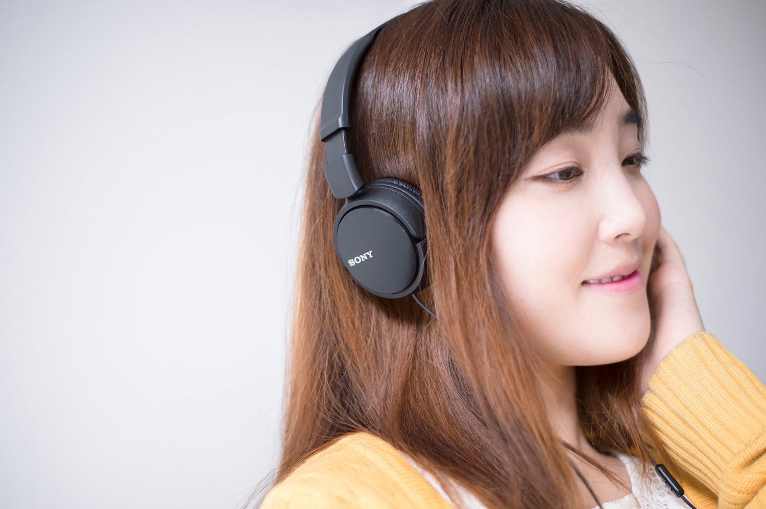 Sony MDR-ZX110AP Wired On-Ear Headphones with tangle free cable, 3.5mm Jack, Headset with Mic for phone calls and 1 Year Warranty - (Black) - Image 2